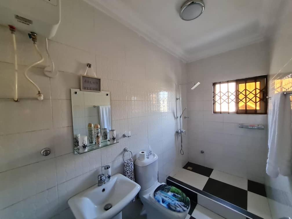 Nesta Barron -Home Away From Home North Legon Esterno foto