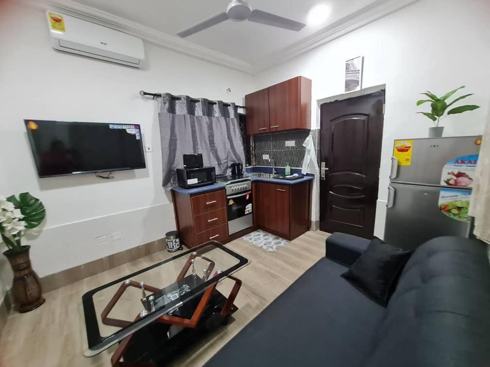 Nesta Barron -Home Away From Home North Legon Esterno foto