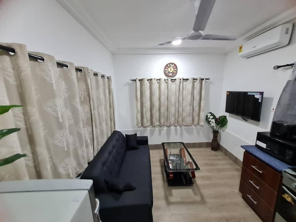 Nesta Barron -Home Away From Home North Legon Esterno foto