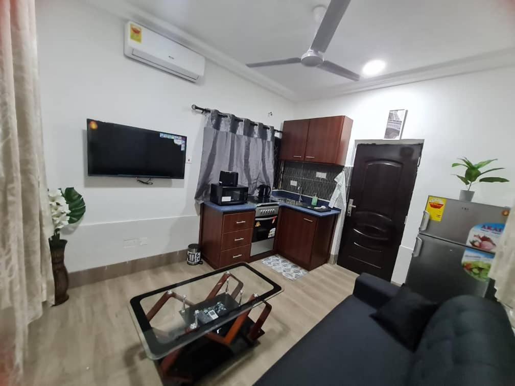 Nesta Barron -Home Away From Home North Legon Esterno foto