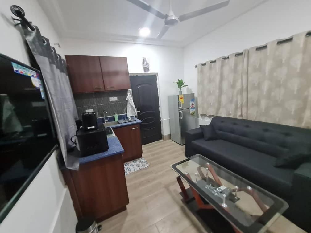 Nesta Barron -Home Away From Home North Legon Esterno foto