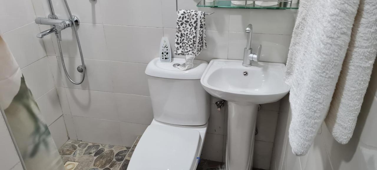 Nesta Barron -Home Away From Home North Legon Esterno foto