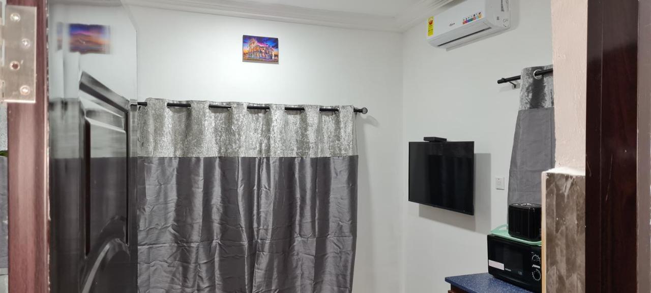 Nesta Barron -Home Away From Home North Legon Esterno foto