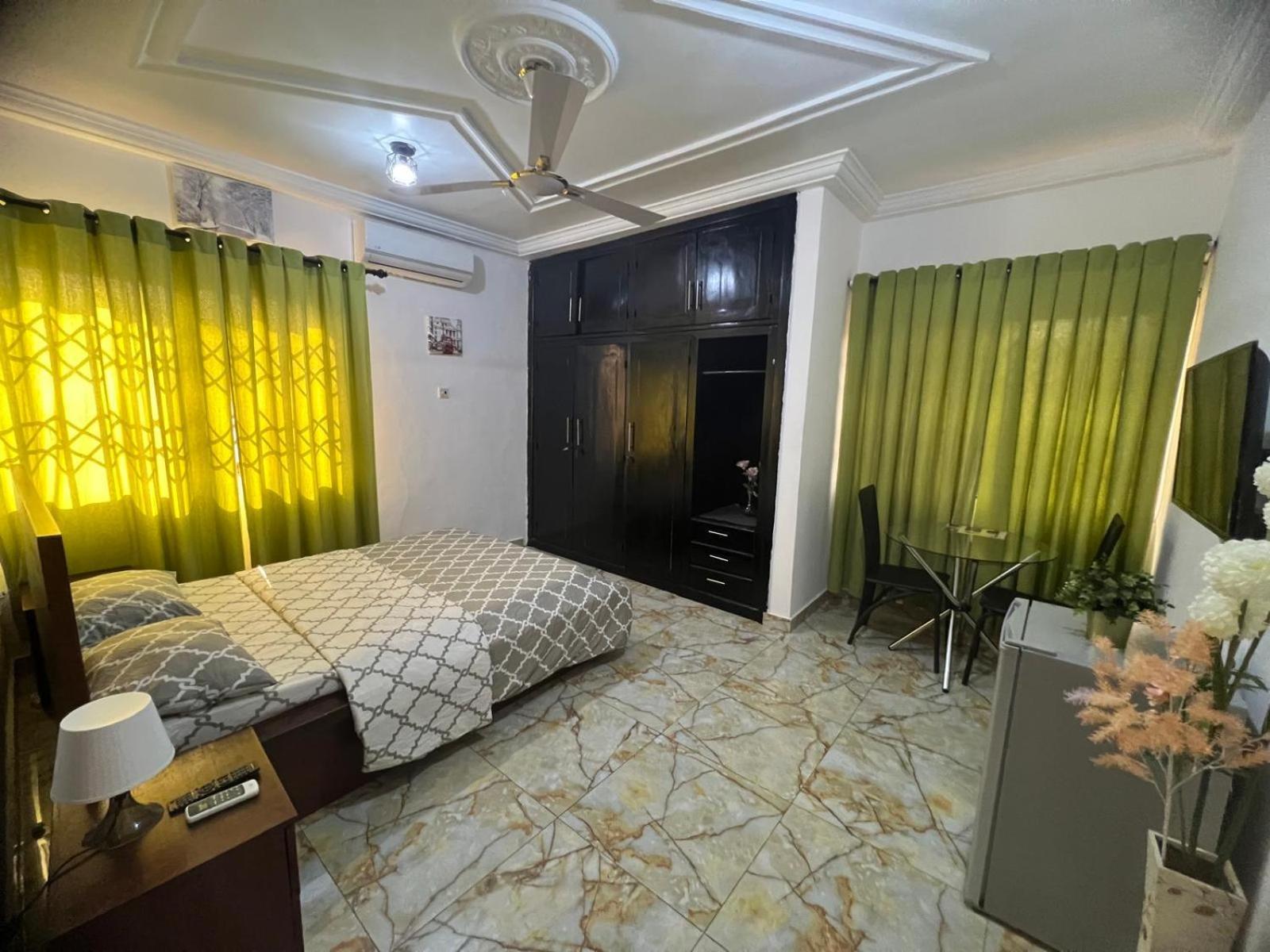 Nesta Barron -Home Away From Home North Legon Esterno foto