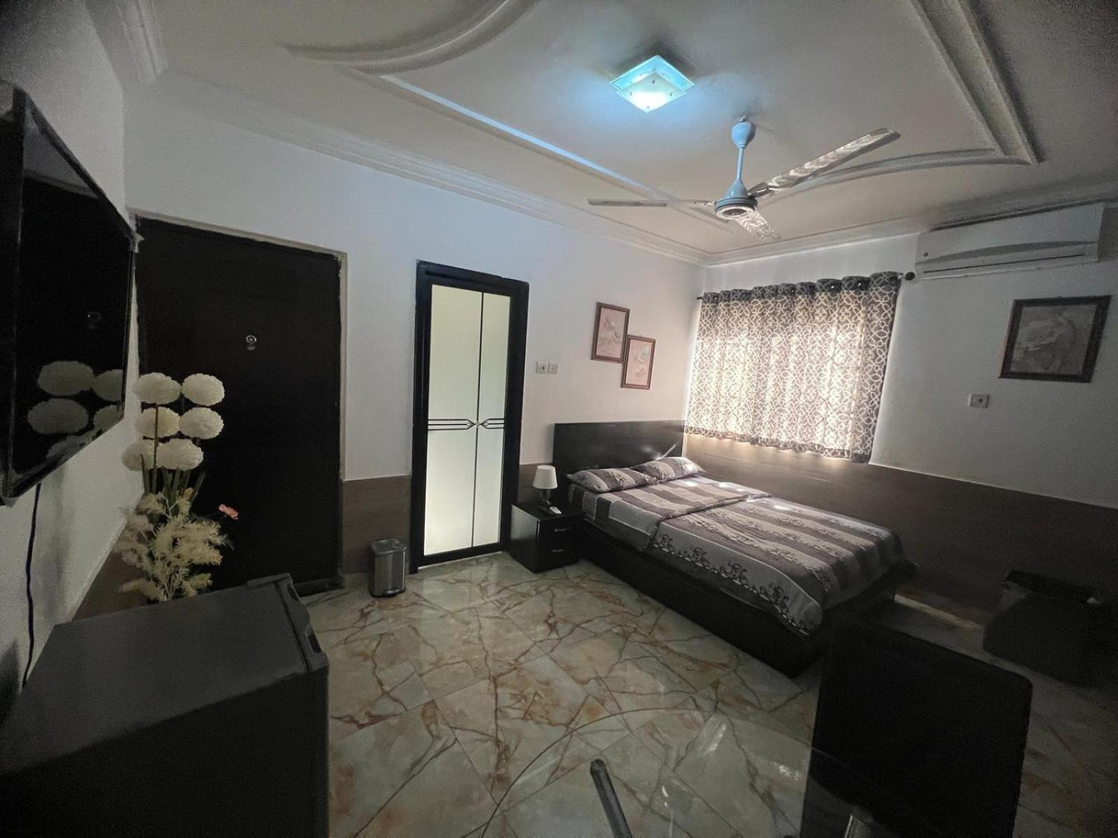 Nesta Barron -Home Away From Home North Legon Esterno foto