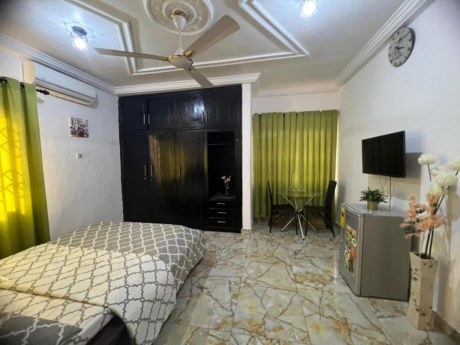 Nesta Barron -Home Away From Home North Legon Esterno foto