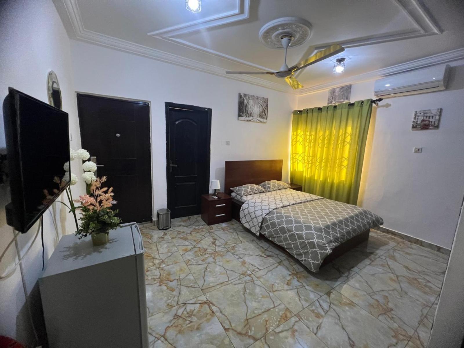 Nesta Barron -Home Away From Home North Legon Esterno foto