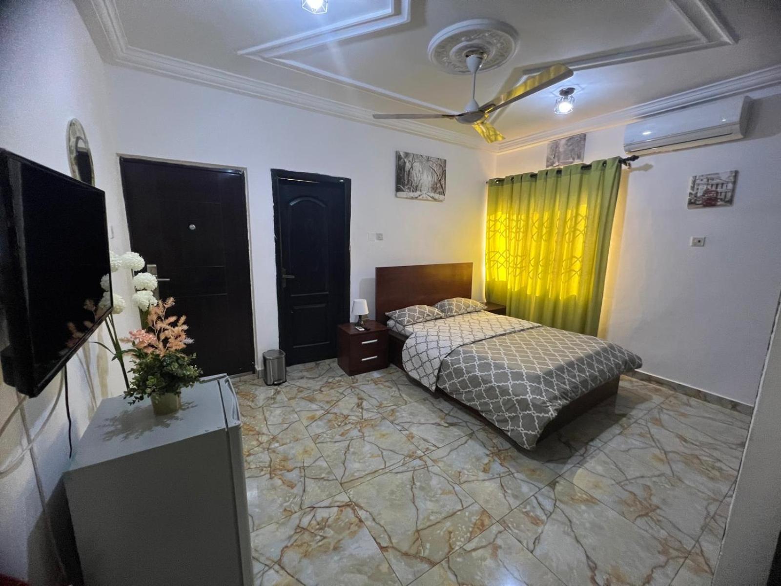 Nesta Barron -Home Away From Home North Legon Esterno foto
