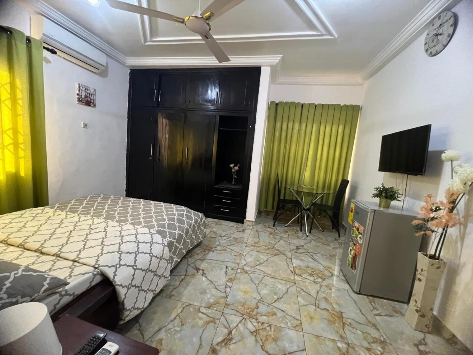 Nesta Barron -Home Away From Home North Legon Esterno foto