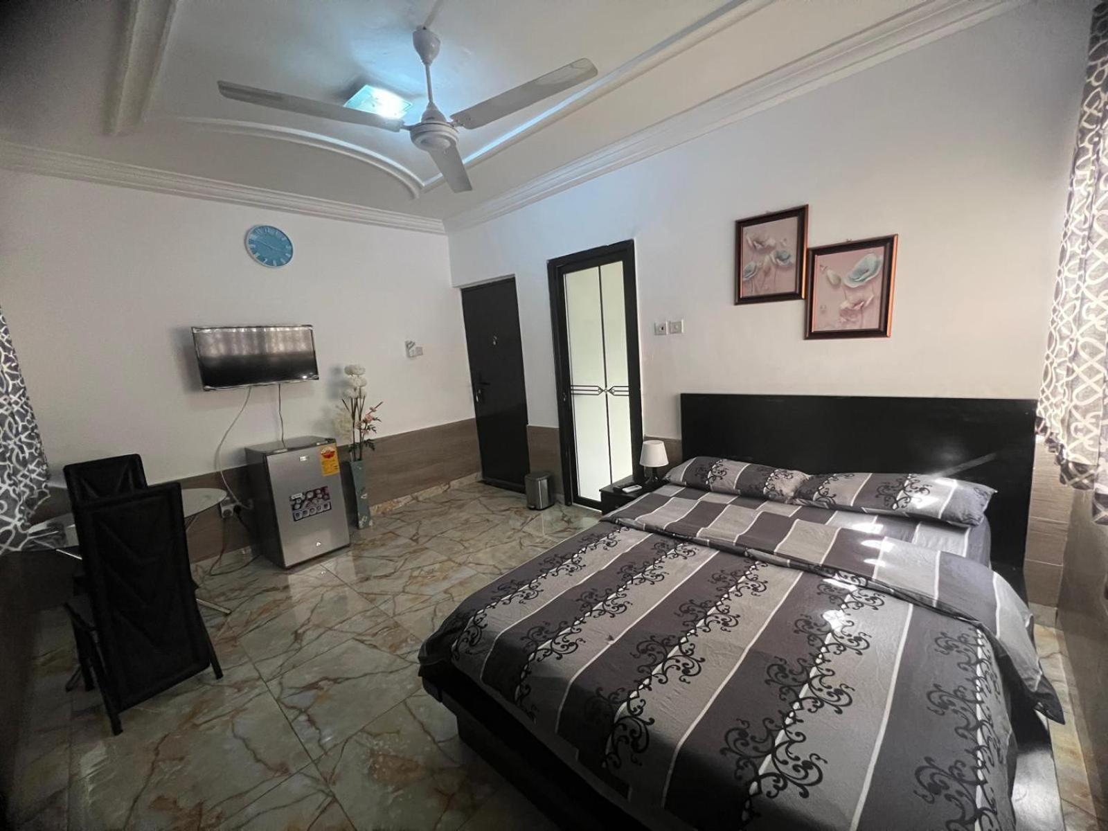 Nesta Barron -Home Away From Home North Legon Esterno foto