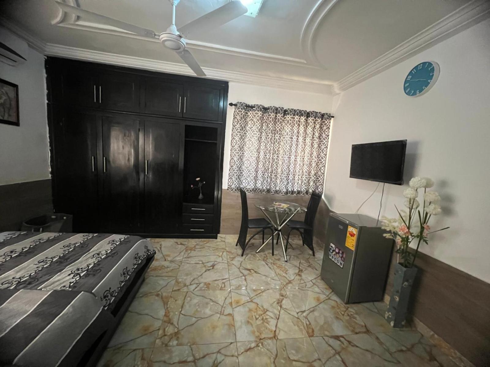 Nesta Barron -Home Away From Home North Legon Esterno foto