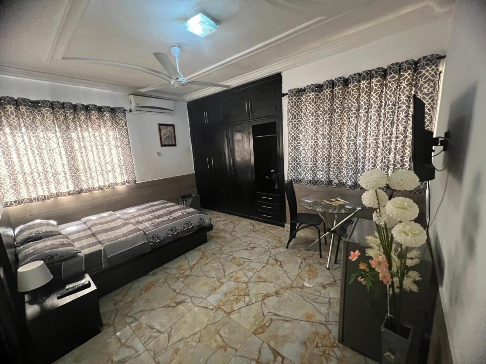Nesta Barron -Home Away From Home North Legon Esterno foto
